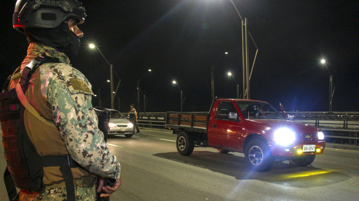 John Reimberg: 'Garantizaremos la libre circulación de pasajeros y familiares hacia los aeropuertos'  