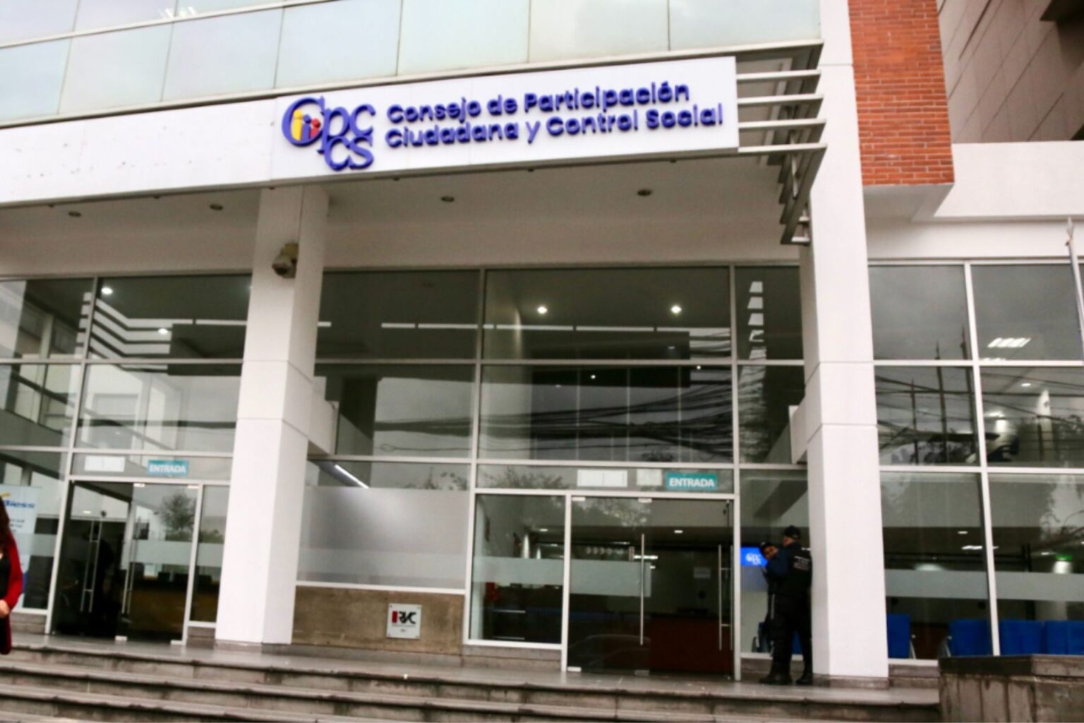 CNE aprueba reglas para candidatos al Cpccs: no podrán usar ropa con colores asociados a partidos políticos