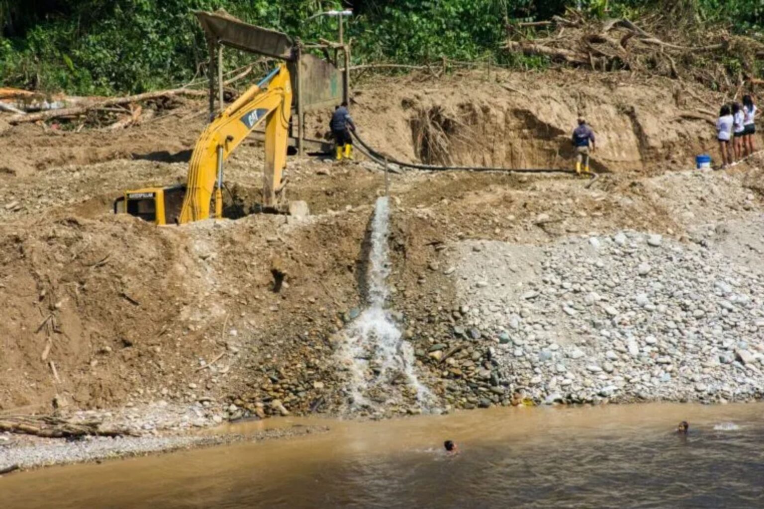 Solo el 14% de las concesiones de pequeña minería y régimen general opera bajo control real del Gobierno